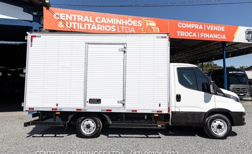 IVECO DAILY 35.150 ANO 2020 COMPLETA COM BAU FACCHINI