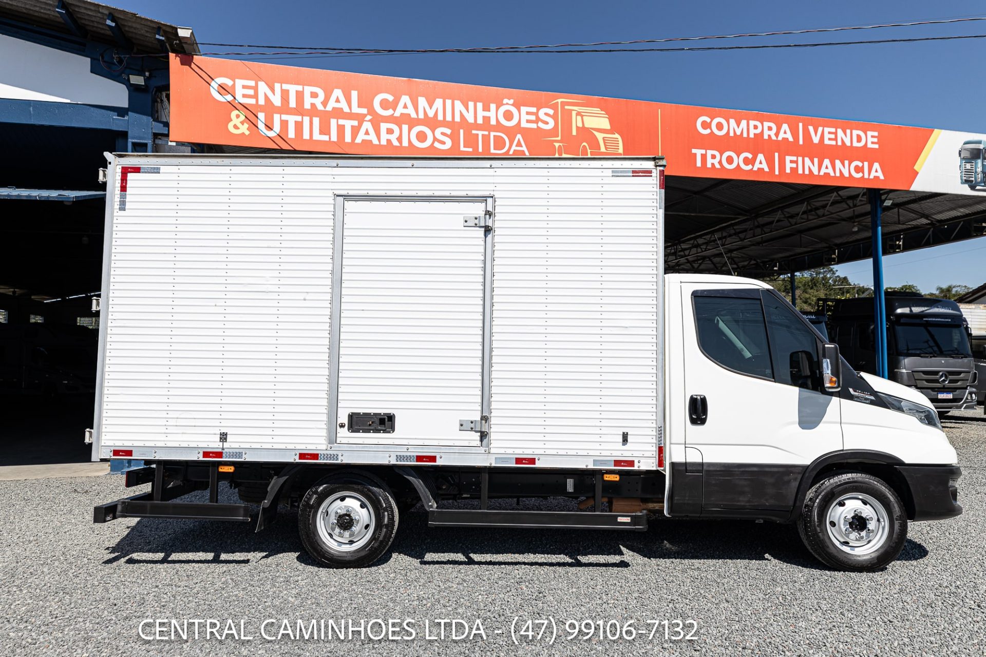 IVECO DAILY 35.150 ANO 2020 COMPLETA COM BAU FACCHINI