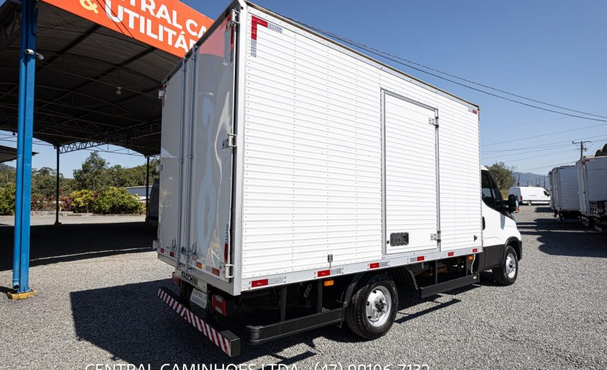 IVECO DAILY 35.150 ANO 2020 COMPLETA COM BAU FACCHINI