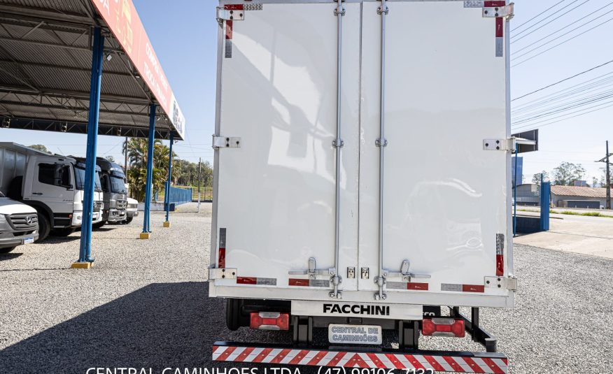 IVECO DAILY 35.150 ANO 2020 COMPLETA COM BAU FACCHINI