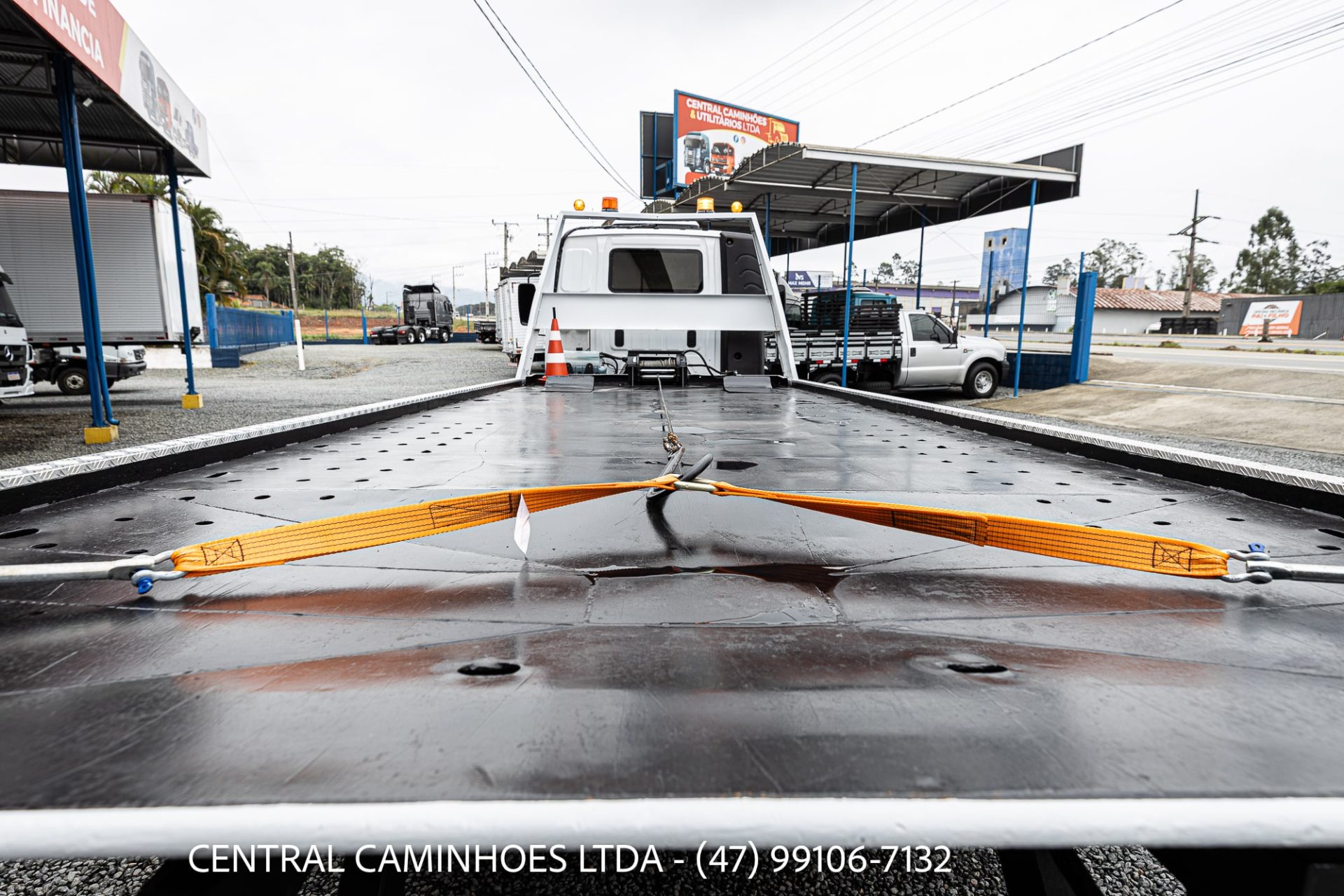 MERCEDES BENZ ACCELO 915C ANO 2012 COM PLATAFORMA DE 6M