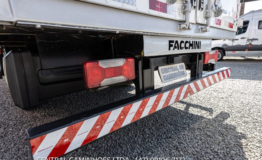IVECO DAILY 35.150 ANO 2020 COMPLETA COM BAU FACCHINI