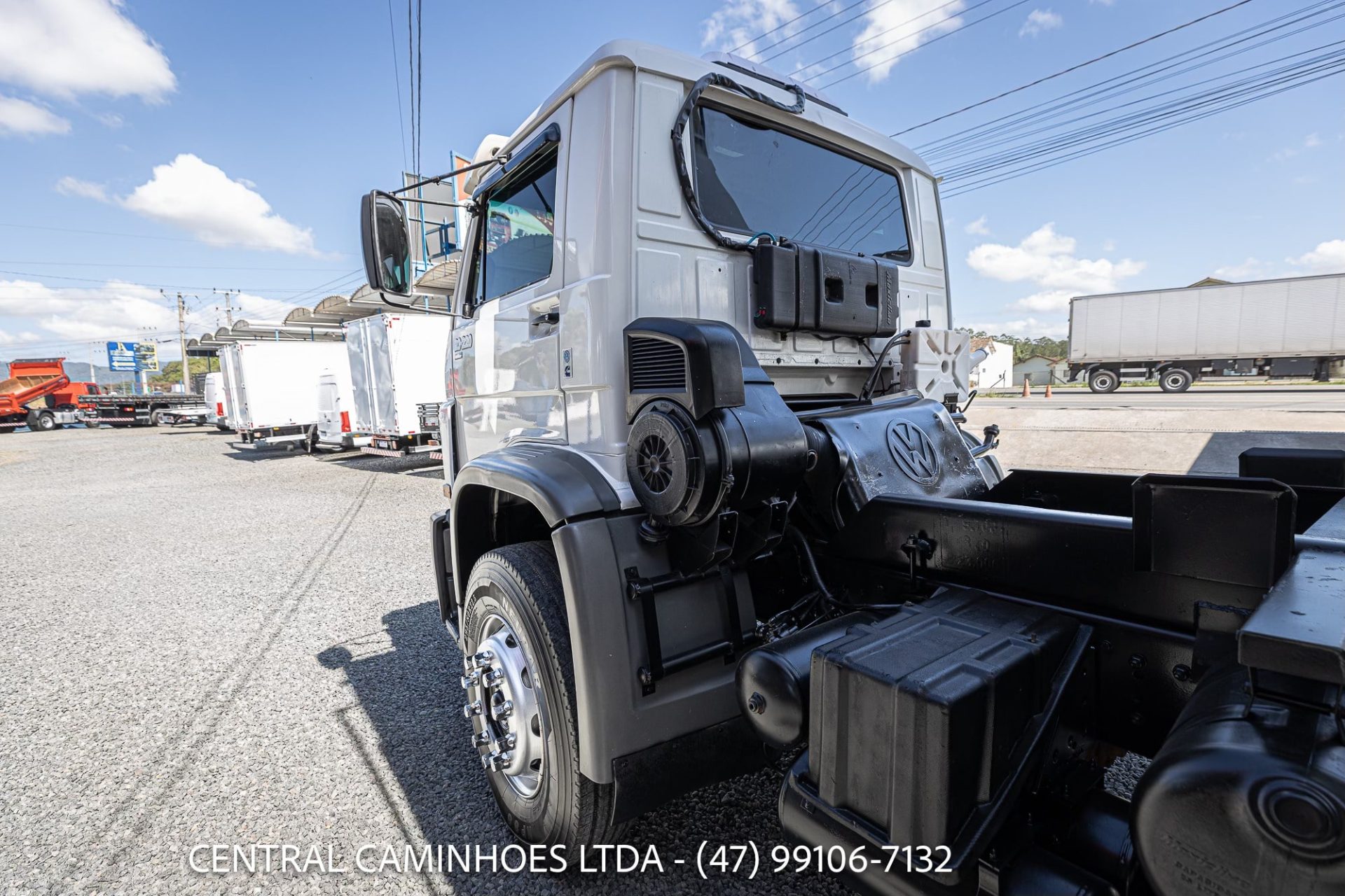 VOLKSWAGEN 23.220 6X2 ANO 2004