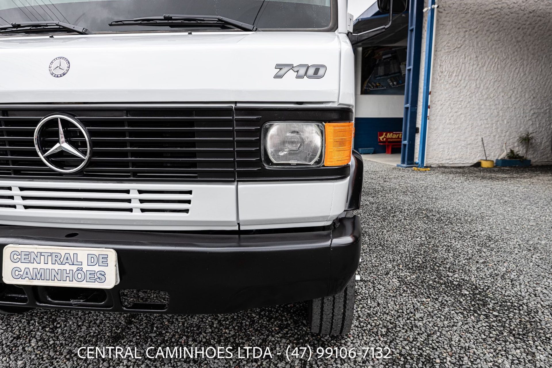MERCEDES BENZ 710 ANO 2002