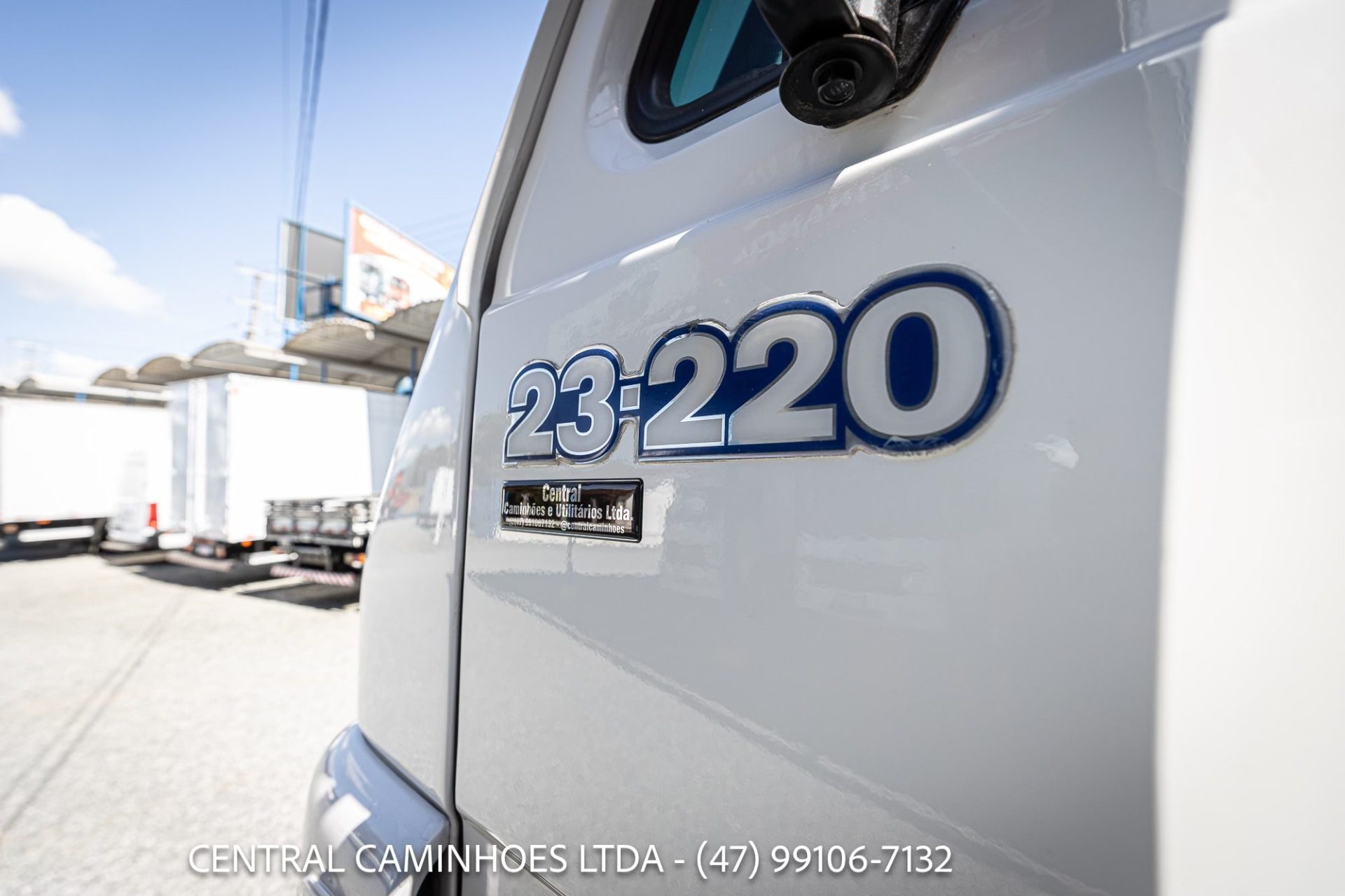 VOLKSWAGEN 23.220 6X2 ANO 2004