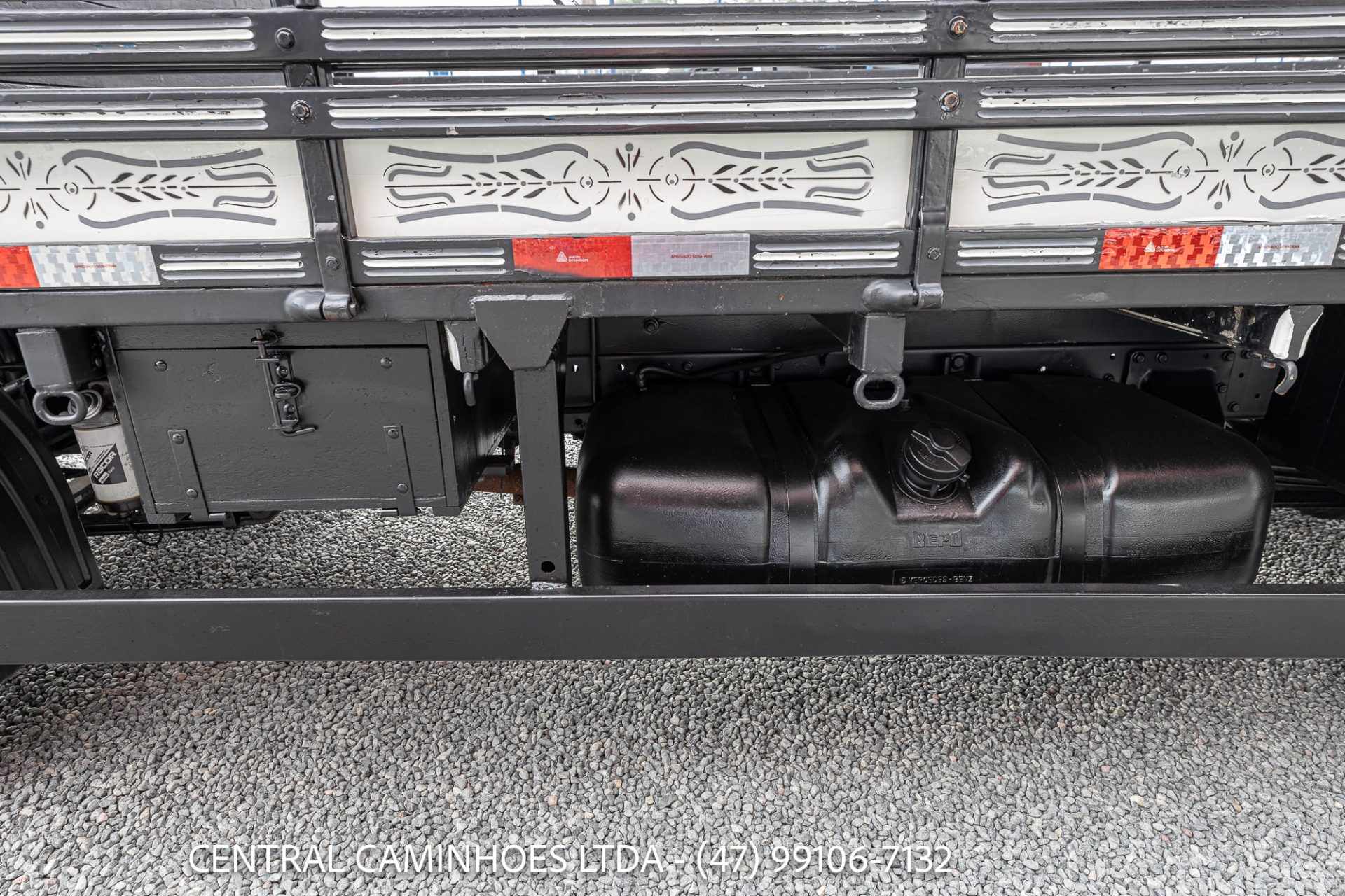 MB ACCELO 715C ANO 2006