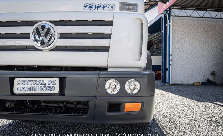 VOLKSWAGEN 23.220 6X2 ANO 2004