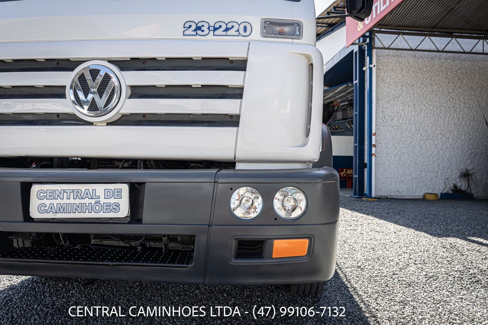 VOLKSWAGEN 23.220 6X2 ANO 2004