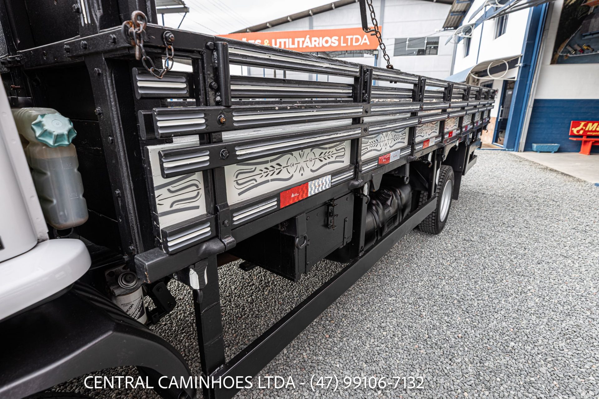 MB ACCELO 715C ANO 2006