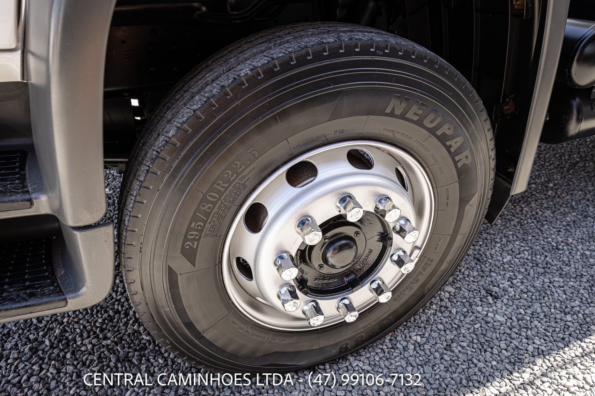 VOLKSWAGEN 23.220 6X2 ANO 2004