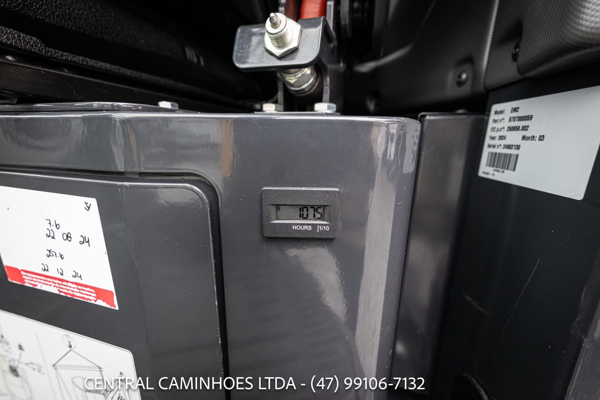 MINI ESCAVADEIRA NEW HOLLAND