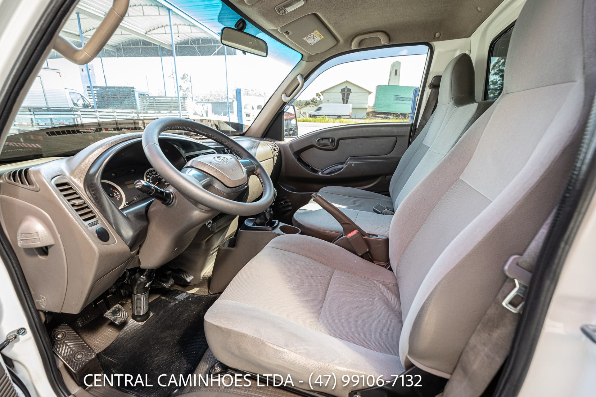 HYUNDAI HR, ANO 2016 COM BAÚ DE ALUMÍNIO