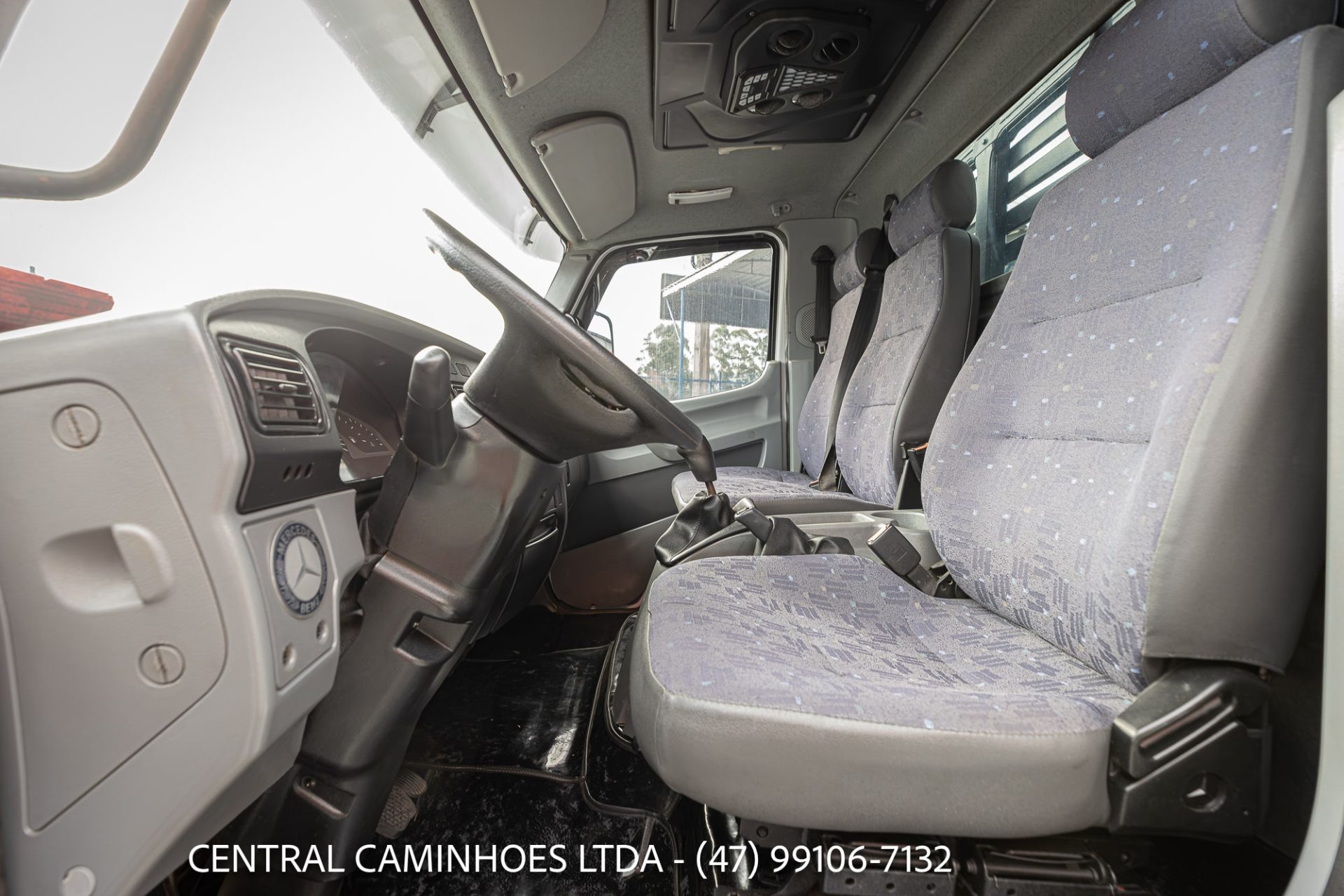 MB ACCELO 715C ANO 2006