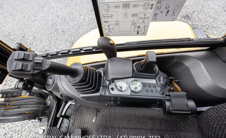 MINI ESCAVADEIRA NEW HOLLAND
