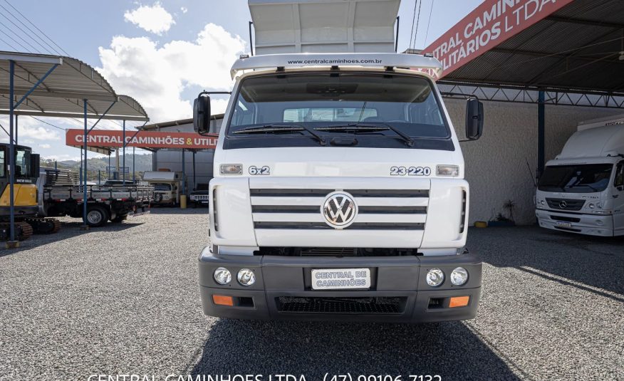 VOLKSWAGEN 23.220 6X2 ANO 2004