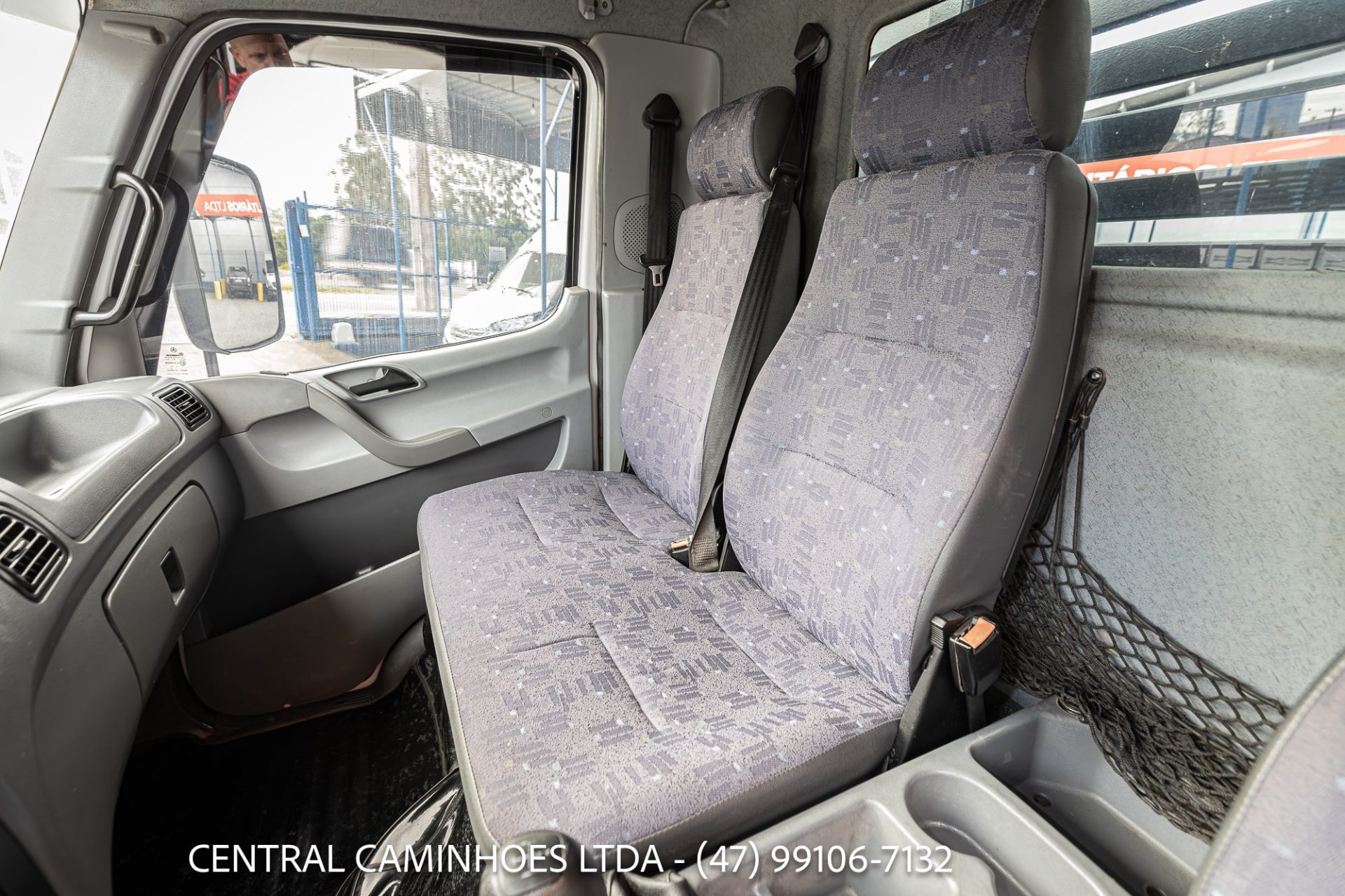 MB ACCELO 715C ANO 2006