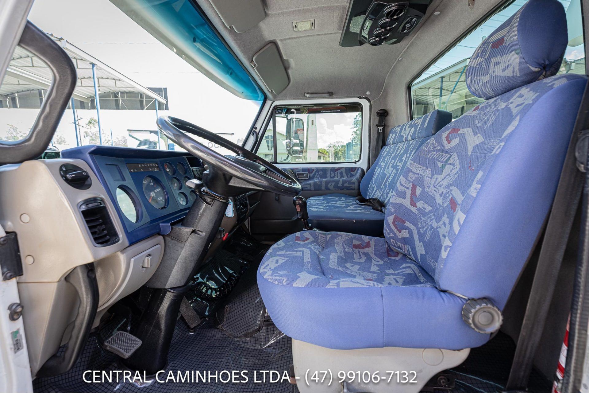 VOLKSWAGEN 23.220 6X2 ANO 2004