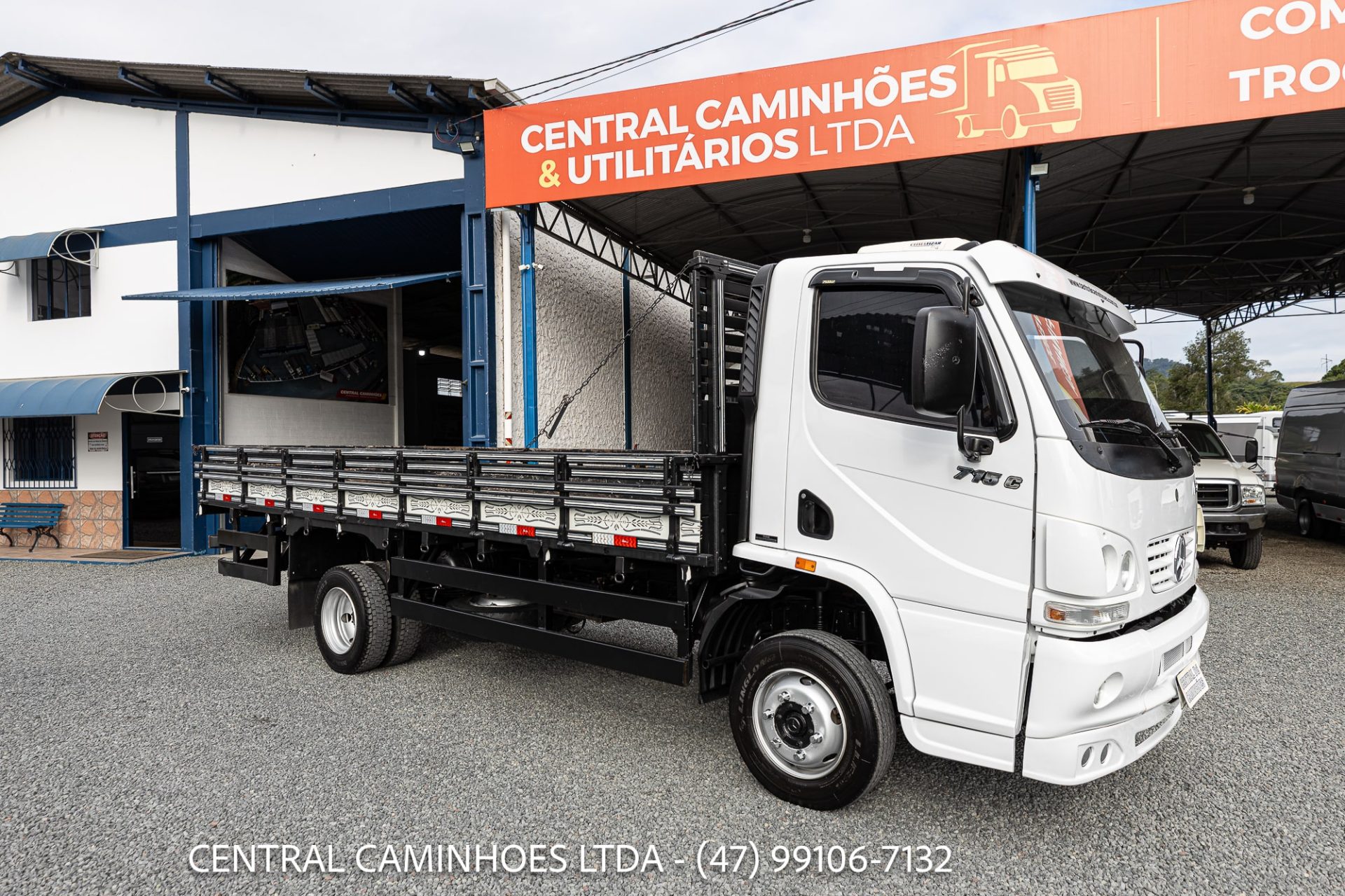 MB ACCELO 715C ANO 2006