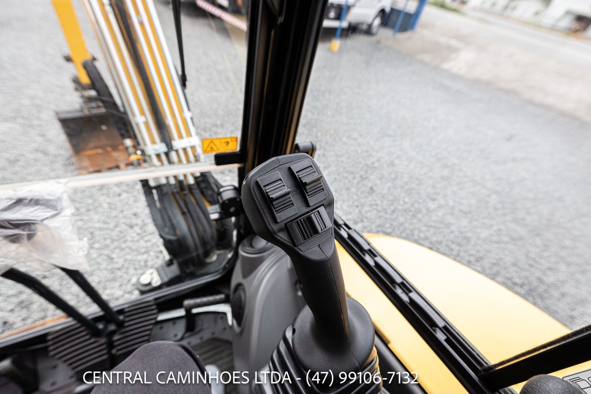 MINI ESCAVADEIRA NEW HOLLAND