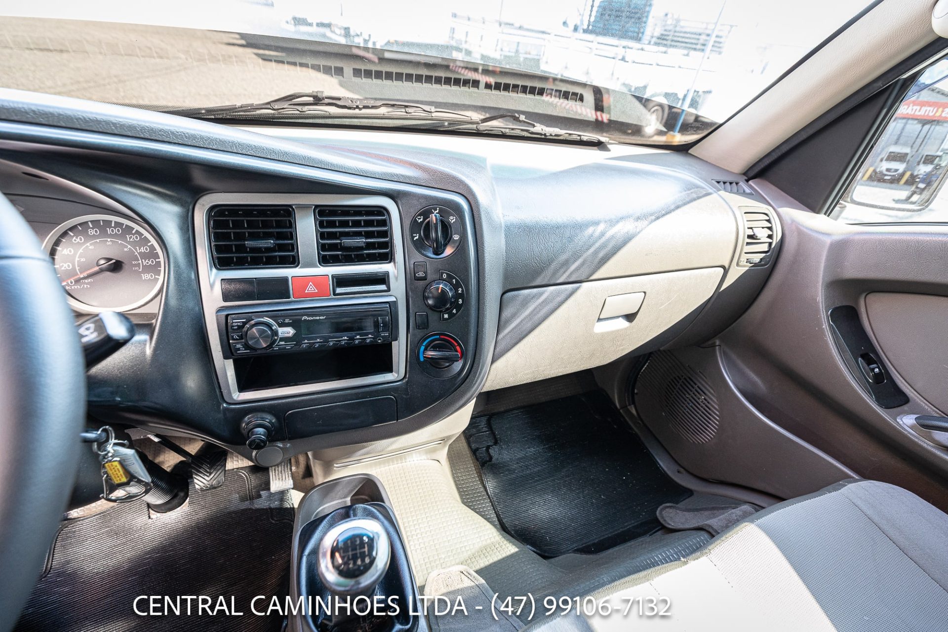 HYUNDAI HR, ANO 2016 COM BAÚ DE ALUMÍNIO