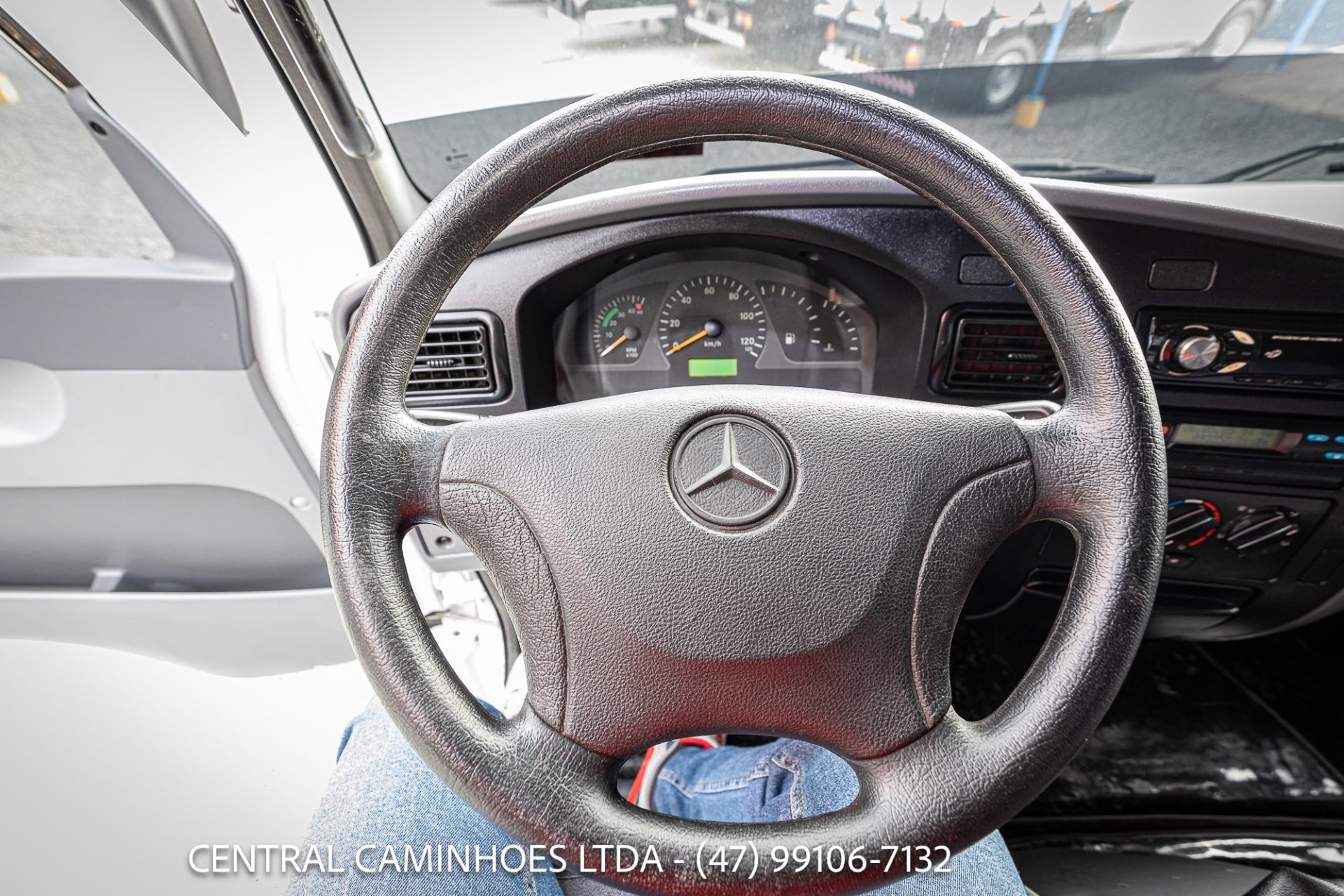 MB ACCELO 715C ANO 2006