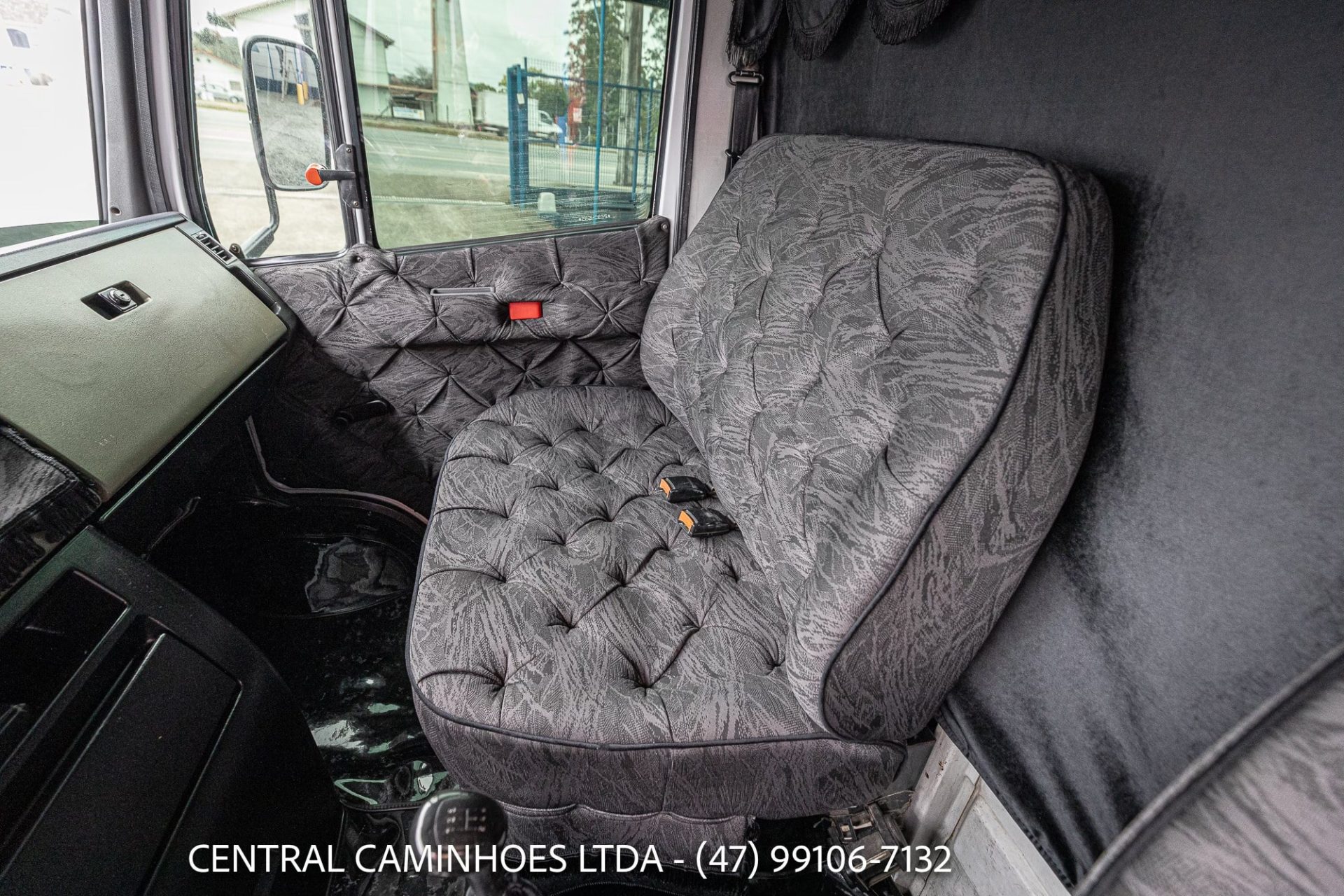 MERCEDES BENZ 710 ANO 2002