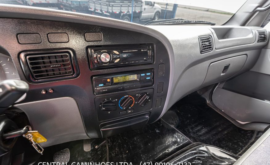 MB ACCELO 715C ANO 2006