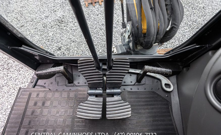 MINI ESCAVADEIRA NEW HOLLAND