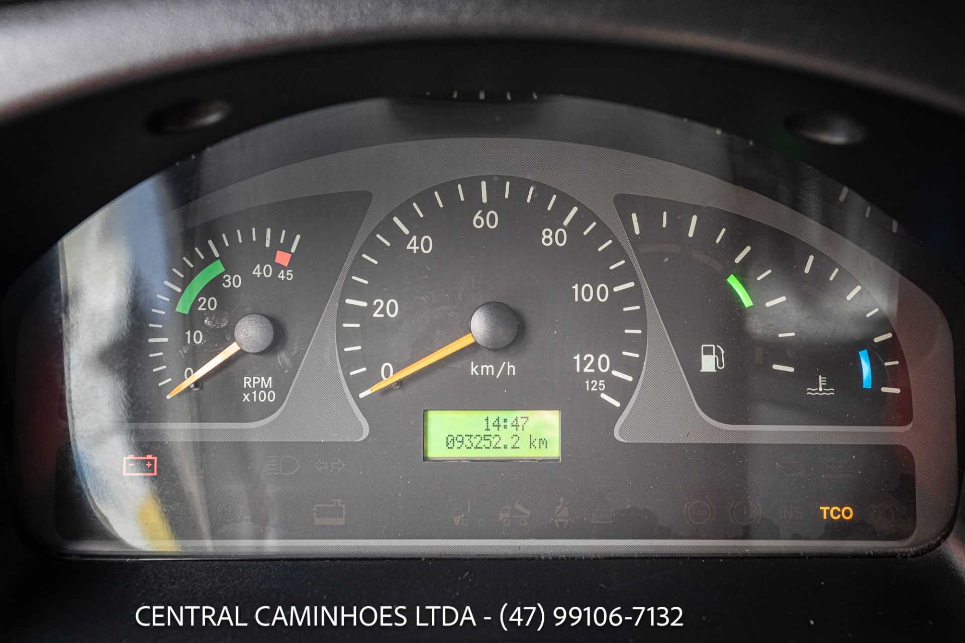 MB ACCELO 715C ANO 2006