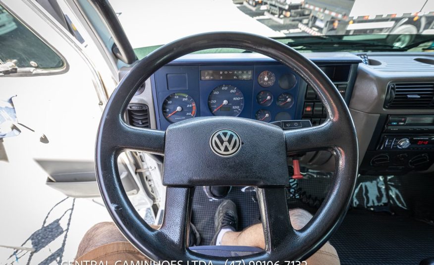 VOLKSWAGEN 23.220 6X2 ANO 2004