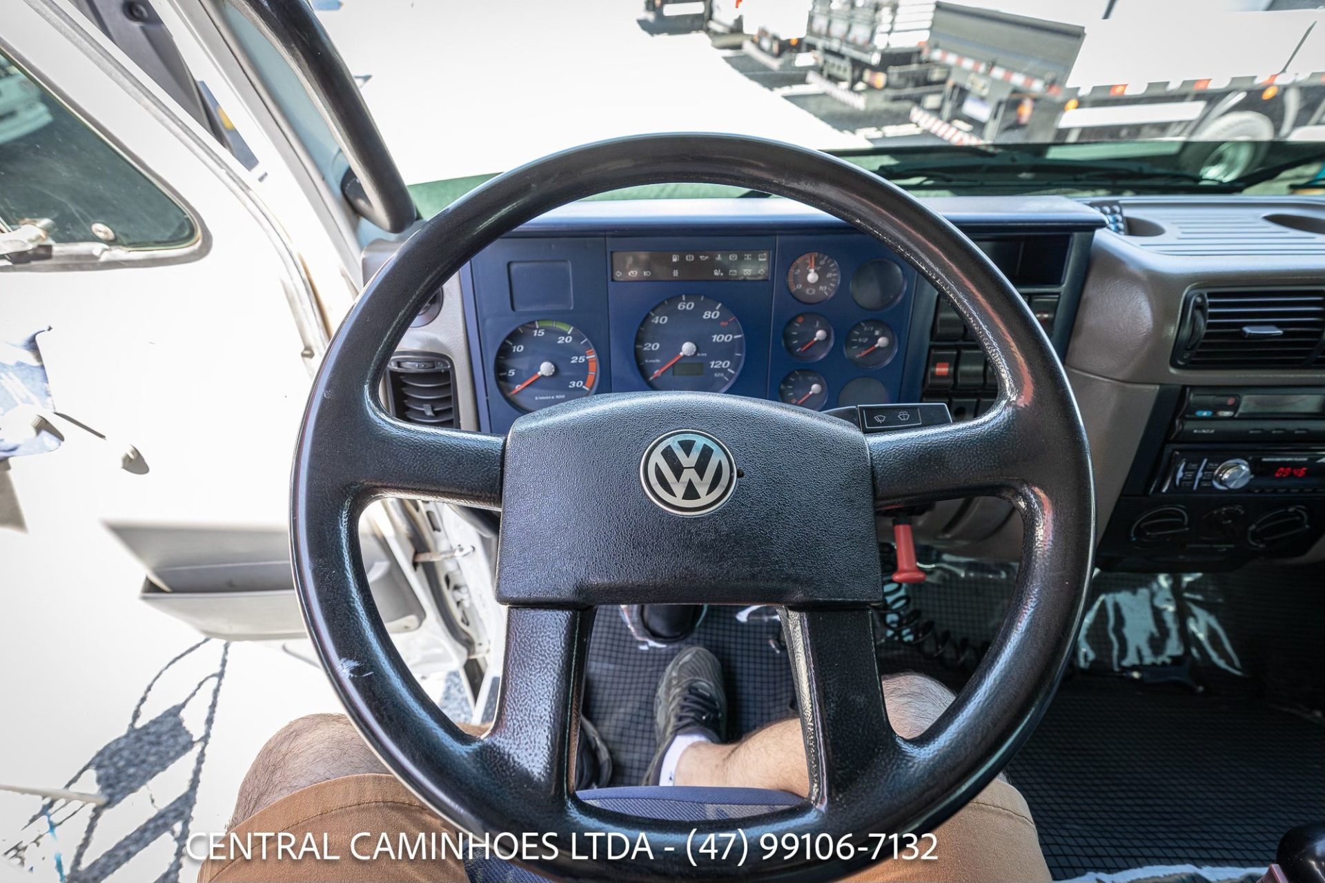 VOLKSWAGEN 23.220 6X2 ANO 2004