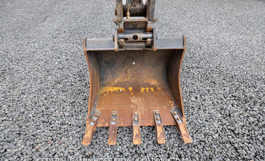 MINI ESCAVADEIRA NEW HOLLAND