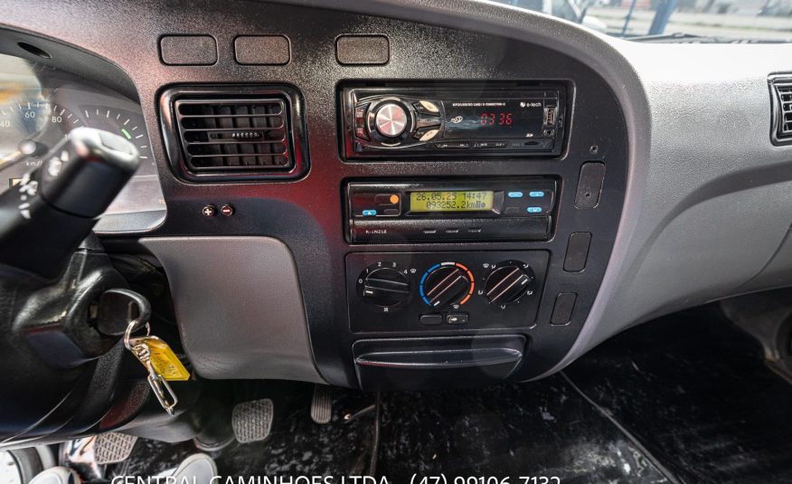 MB ACCELO 715C ANO 2006