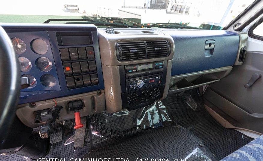 VOLKSWAGEN 23.220 6X2 ANO 2004