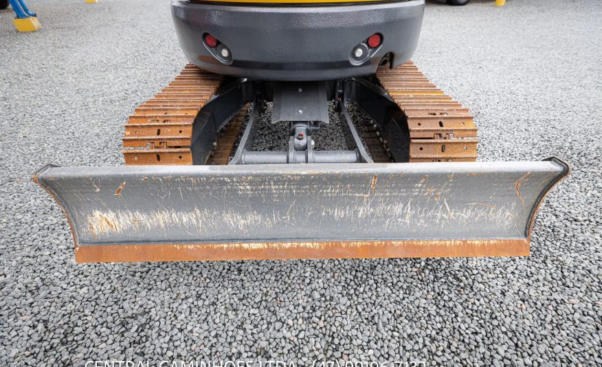 MINI ESCAVADEIRA NEW HOLLAND