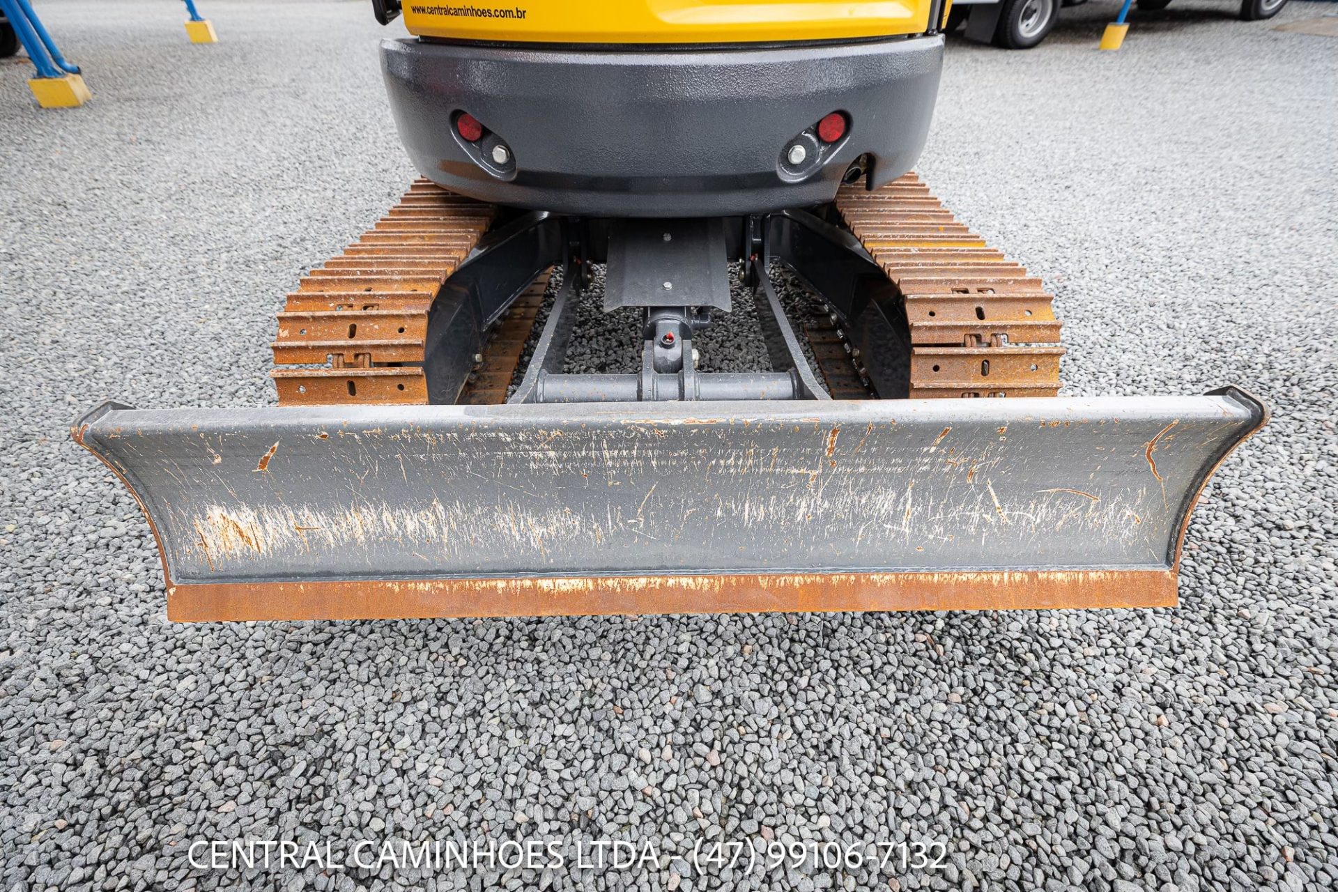 MINI ESCAVADEIRA NEW HOLLAND