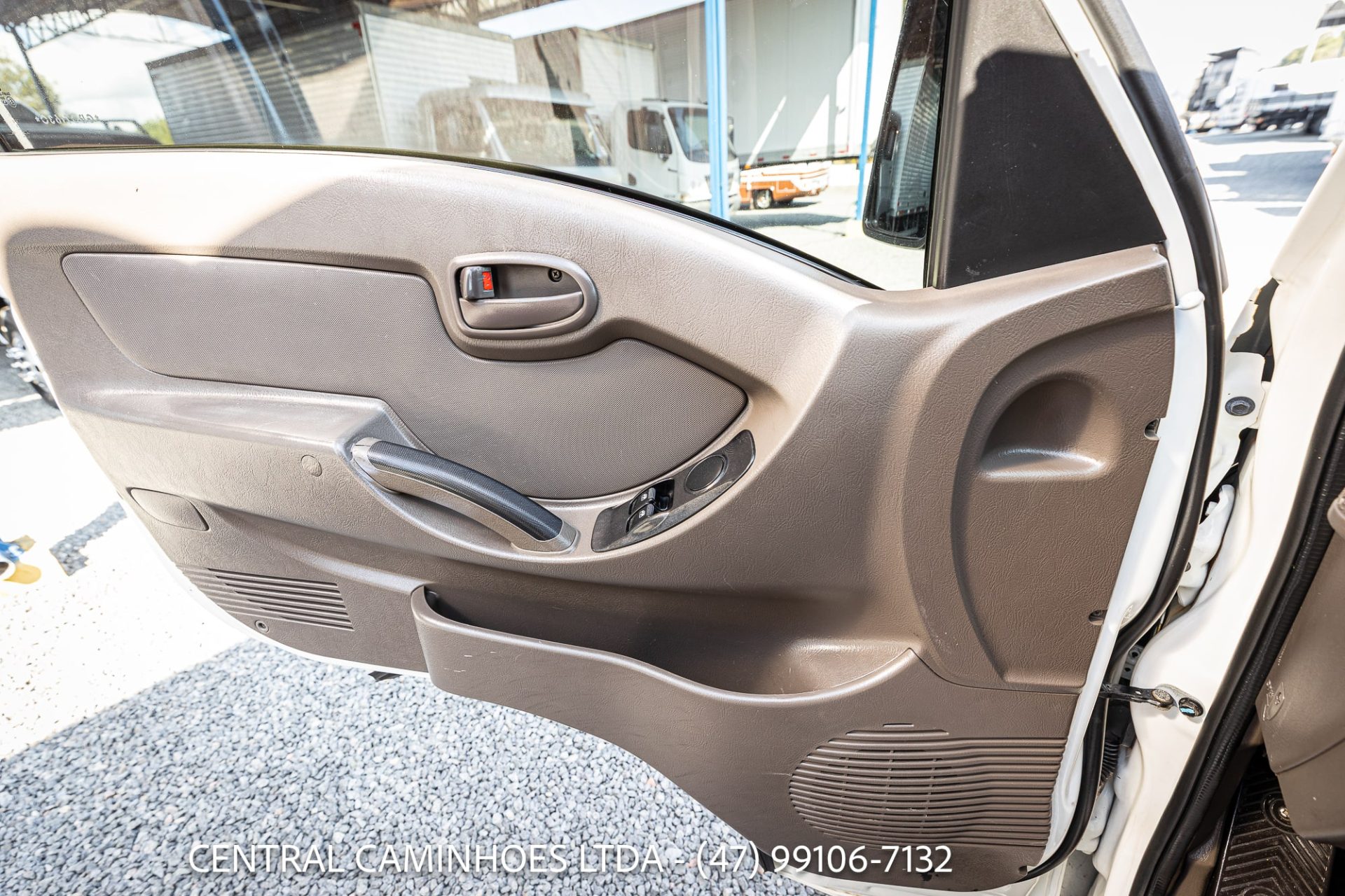 HYUNDAI HR, ANO 2016 COM BAÚ DE ALUMÍNIO