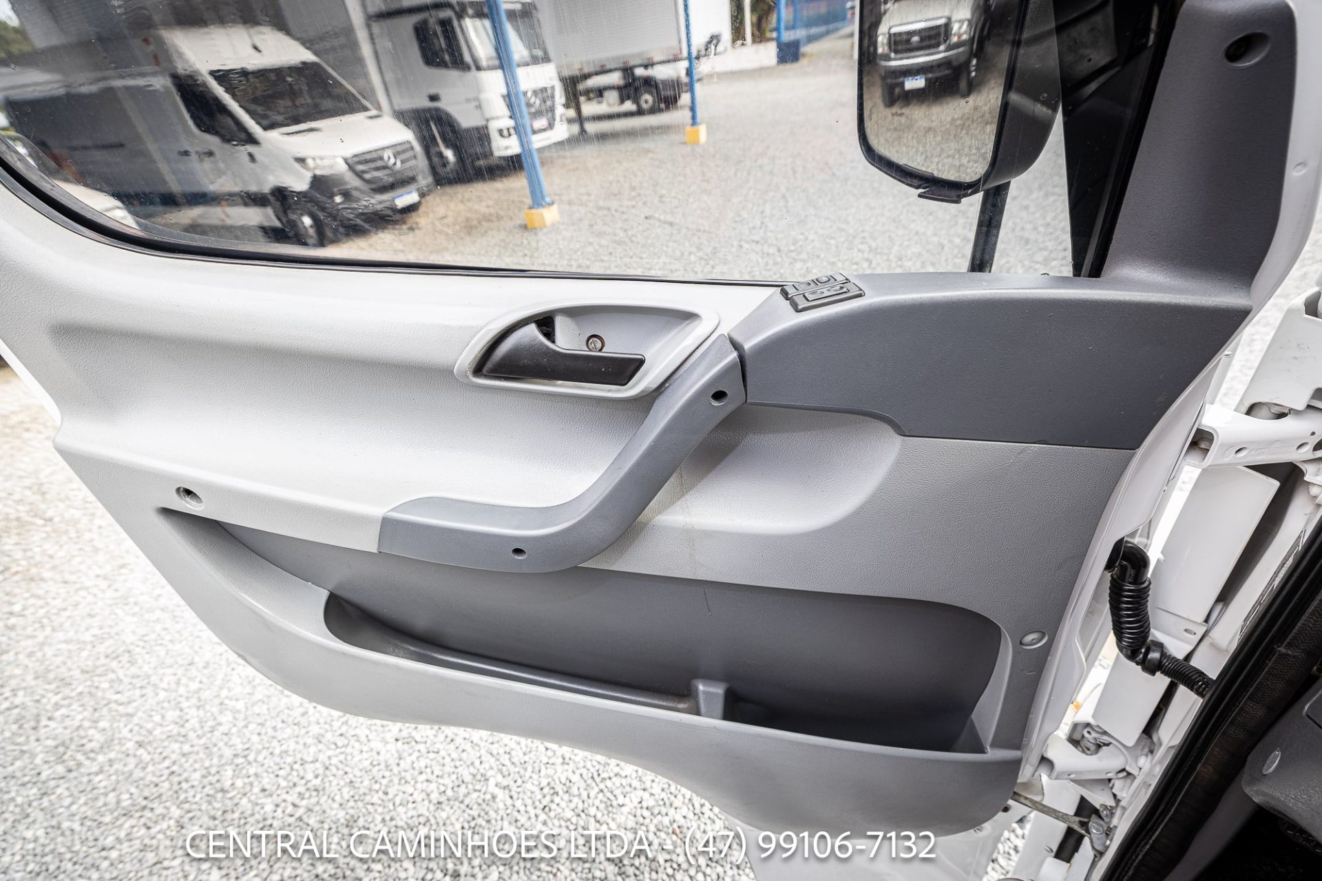 MB ACCELO 715C ANO 2006