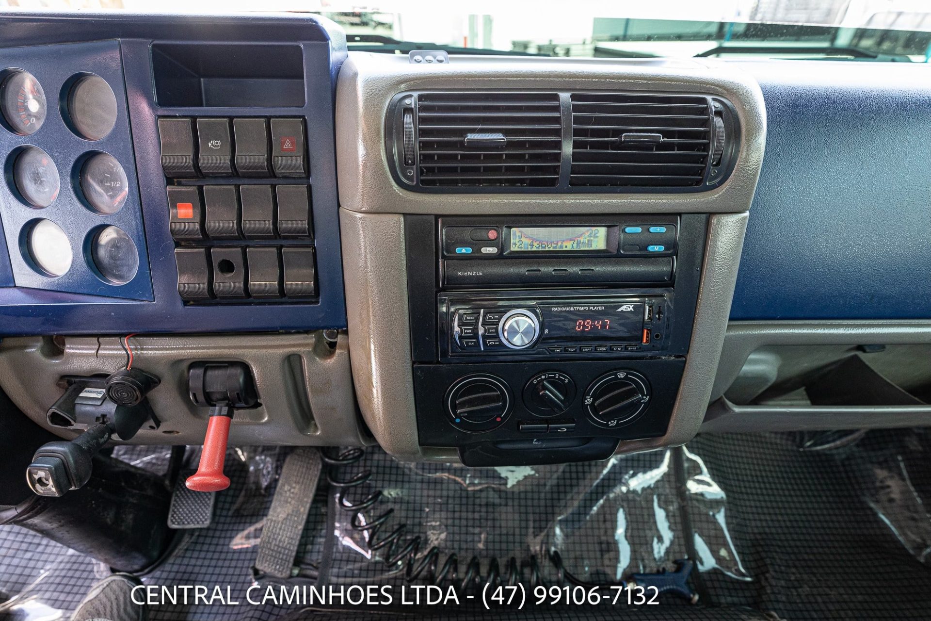 VOLKSWAGEN 23.220 6X2 ANO 2004