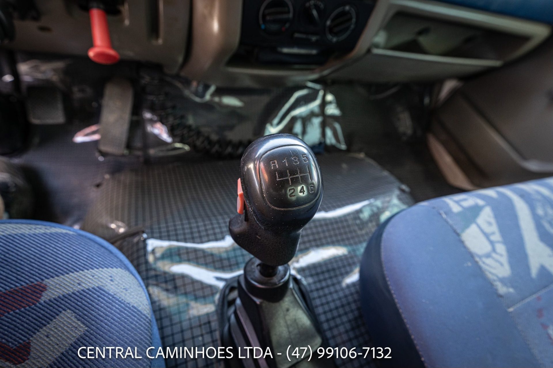 VOLKSWAGEN 23.220 6X2 ANO 2004