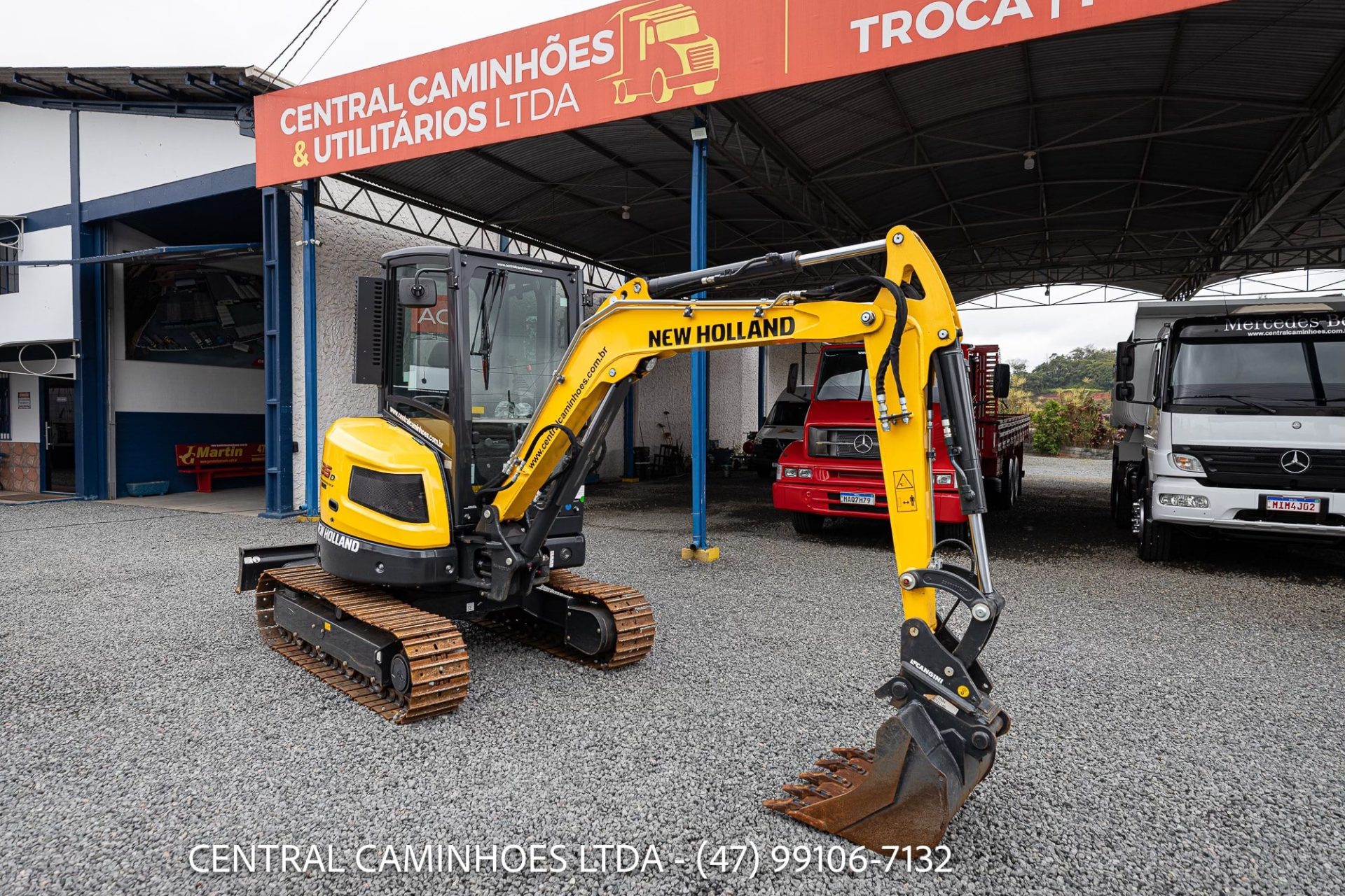 MINI ESCAVADEIRA NEW HOLLAND