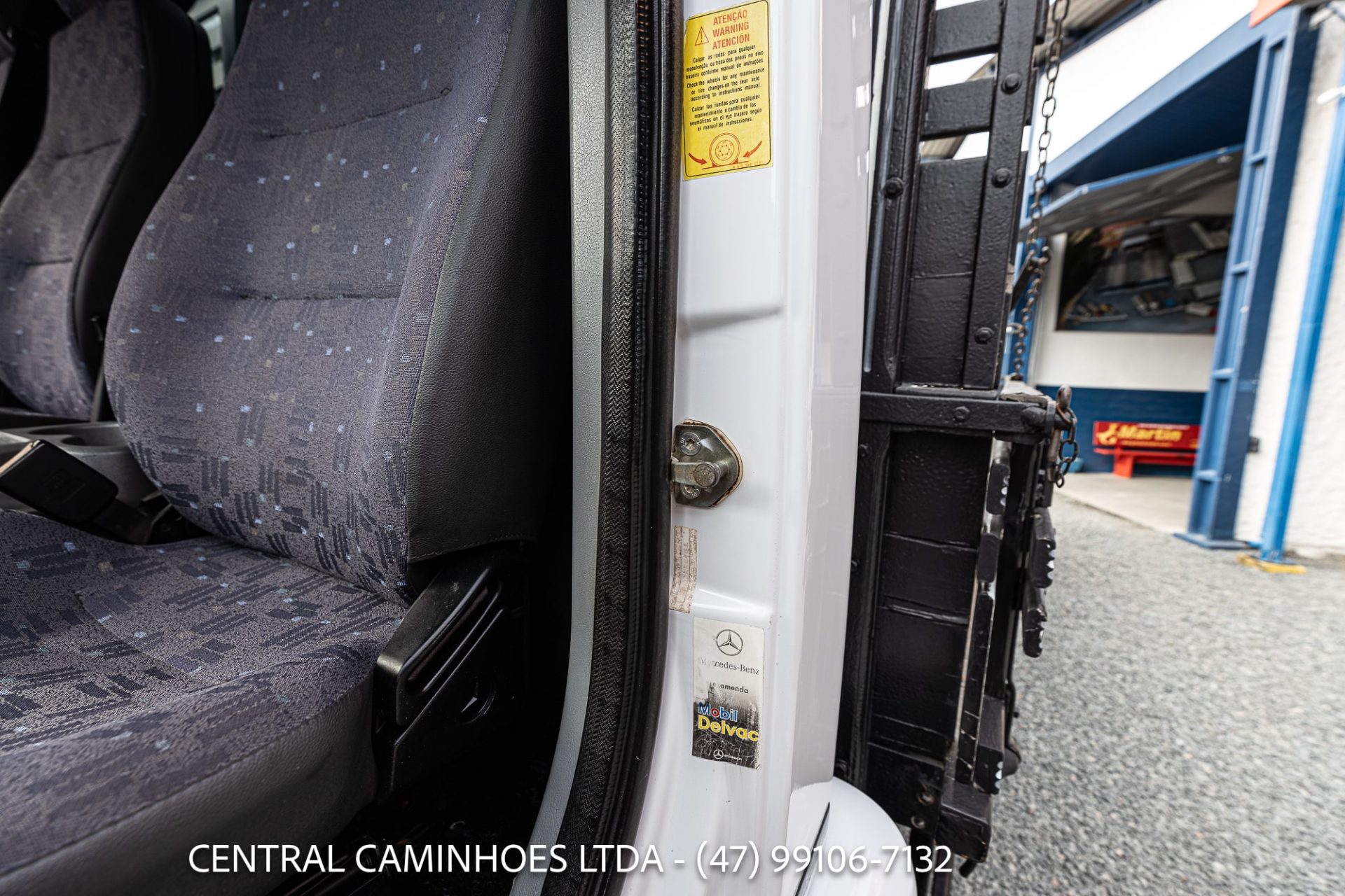 MB ACCELO 715C ANO 2006