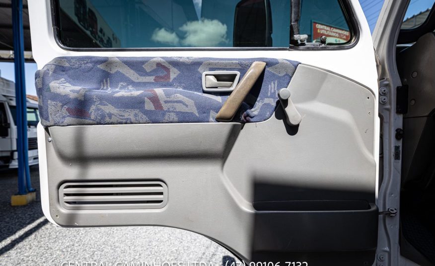 VOLKSWAGEN 23.220 6X2 ANO 2004