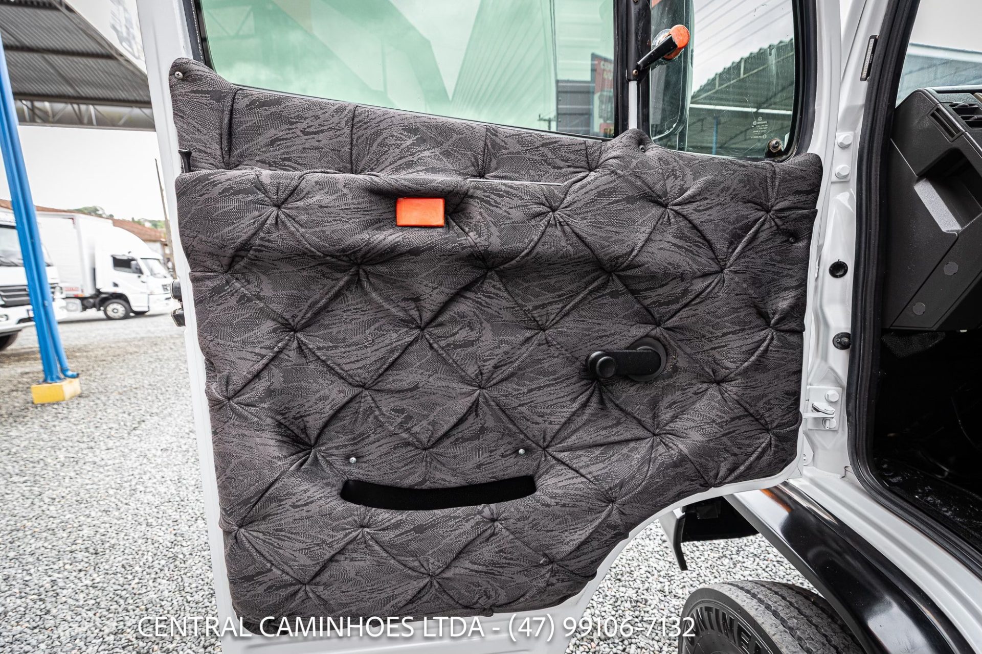 MERCEDES BENZ 710 ANO 2002