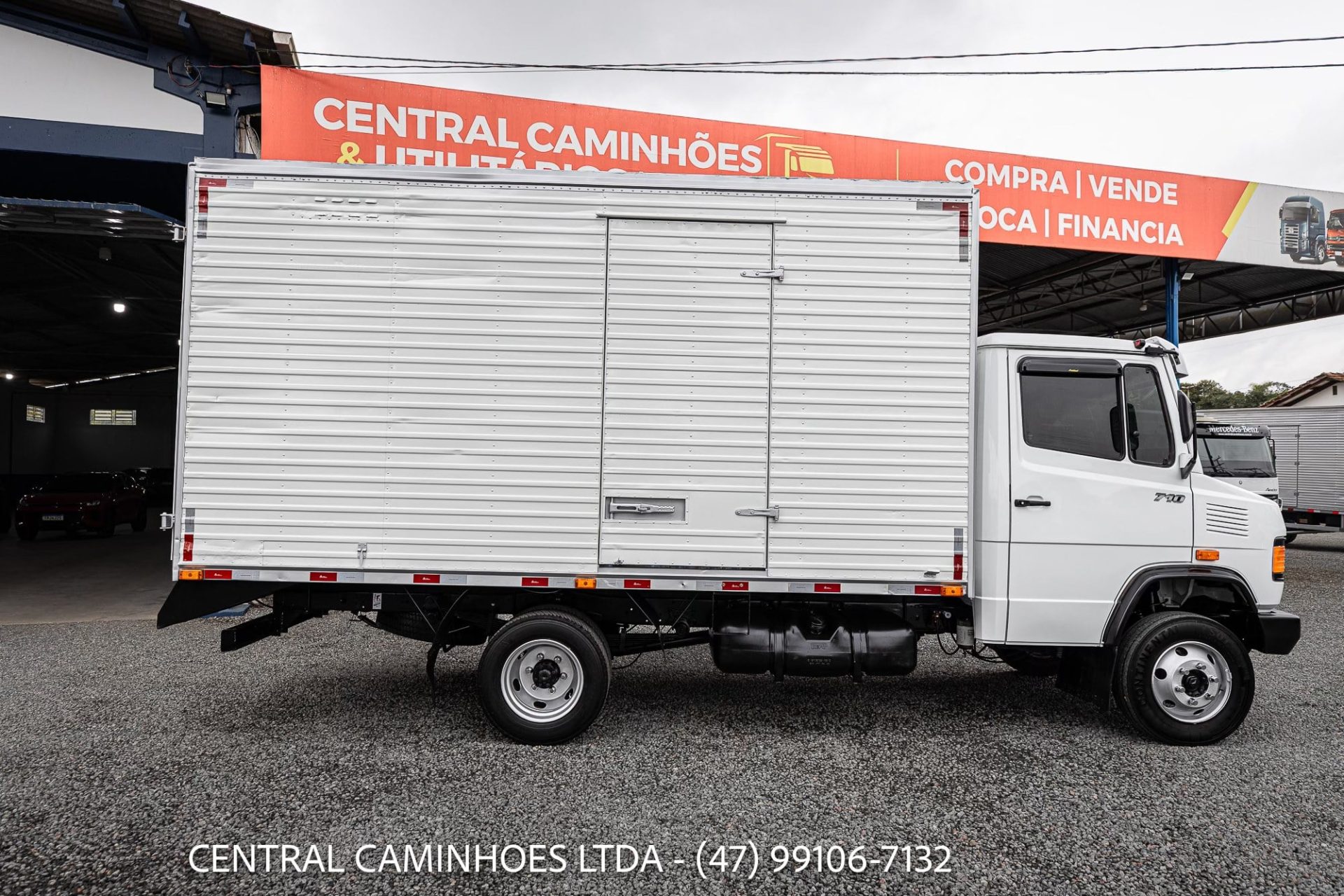 MERCEDES BENZ 710 ANO 2002