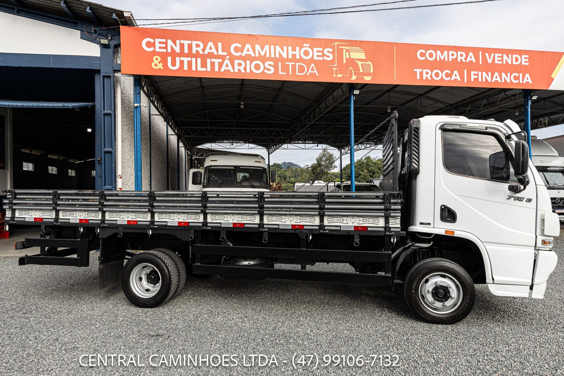 MB ACCELO 715C ANO 2006