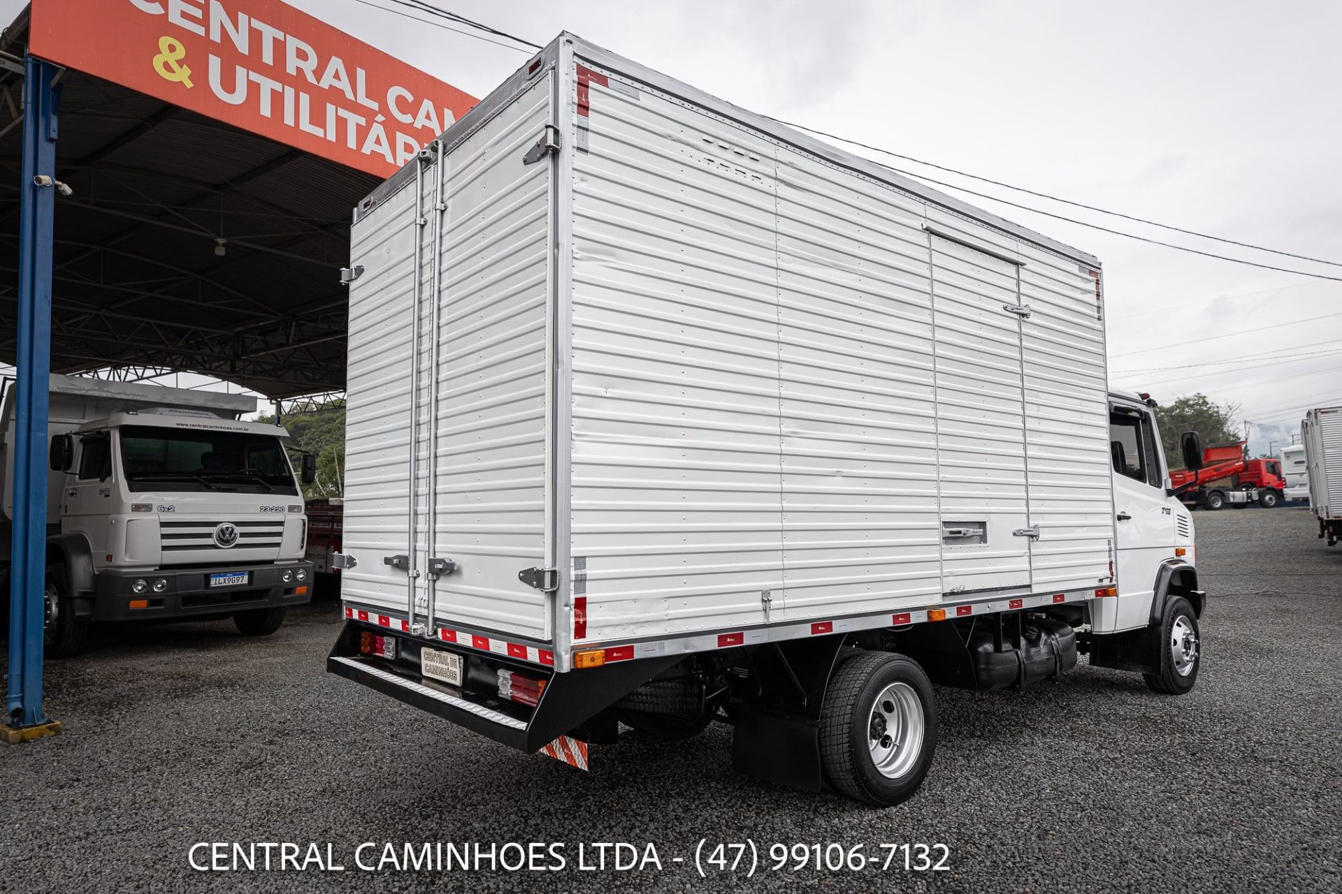 MERCEDES BENZ 710 ANO 2002