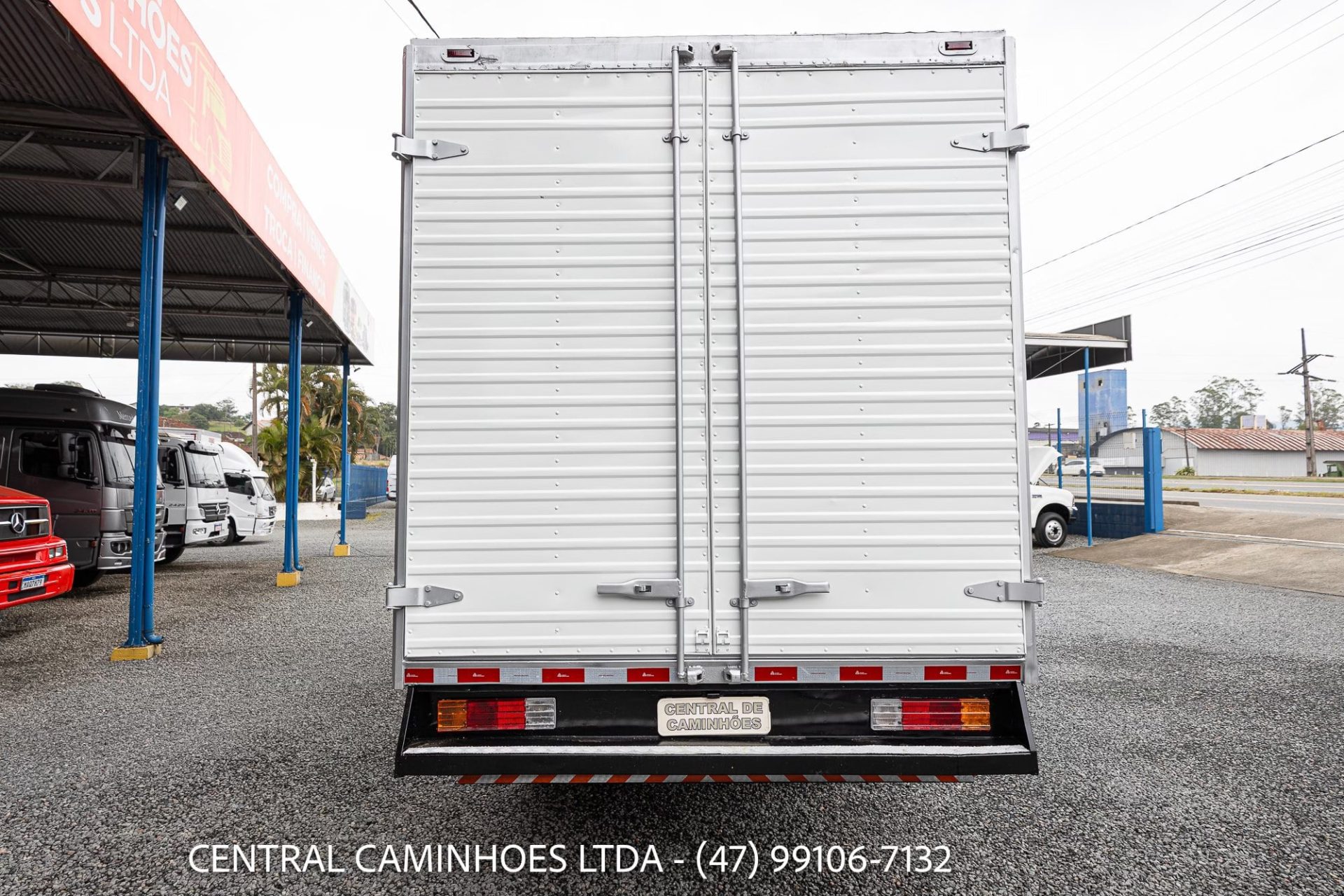 MERCEDES BENZ 710 ANO 2002