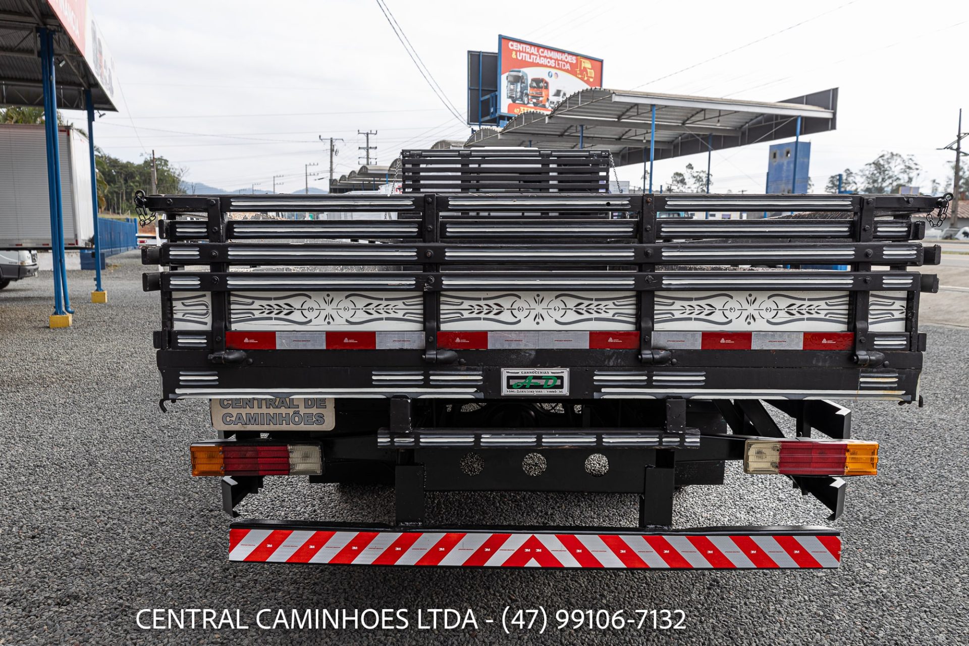 MB ACCELO 715C ANO 2006