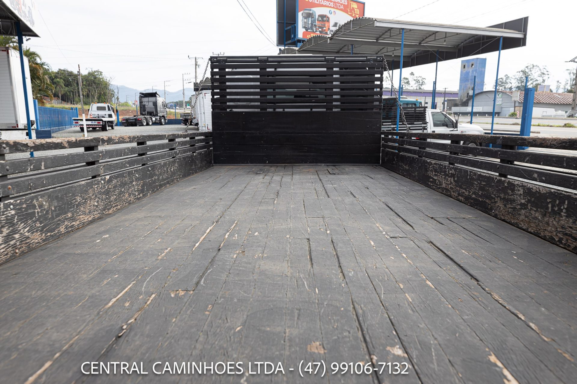 MB ACCELO 715C ANO 2006